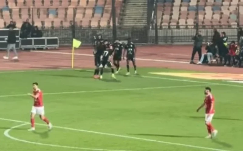 زد يتقدم على الأهلي بهدف ميسي في الشوط الأول بالدوري